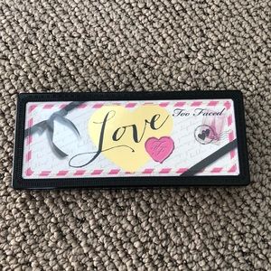 Too Faced Love Palette